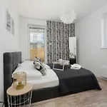 Tolles Familienapartment Mit 3 Schlafzimmern Einer Terrasse Und Garage By Jantar Apartmán Kolobřeh
