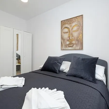 Tolles Familienapartment Mit 3 Schlafzimmern Einer Terrasse Und Garage By Jantar Kolobřeh